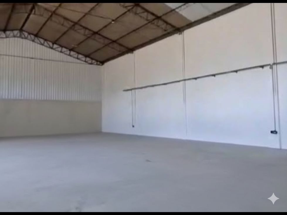 Bodega en arriendo Antioquia Medellín La Candelaria 1200 m2 Habitaciones 0 Baños 8 Garajes 0 Precio $49200000