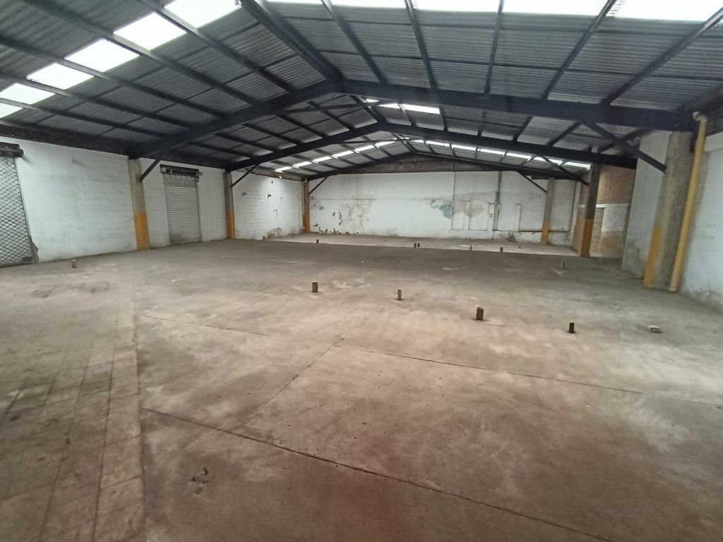 Bodega en arriendo Valle Del Cauca Cali Industria De Licores 400 m2 Habitaciones 0 Baños 2 Garajes 3 Precio $9200000