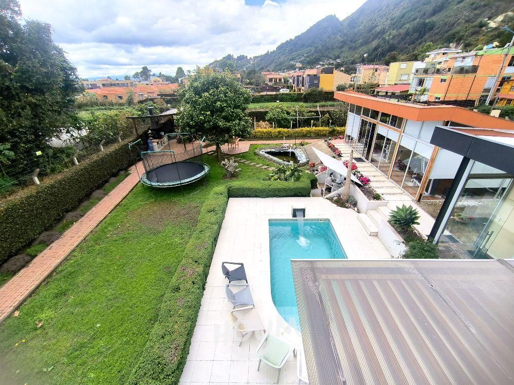 Casa en venta Cundinamarca Cota Cota 250 m2 Habitaciones 4 Baños 6 Garajes 10 Precio $2200000000