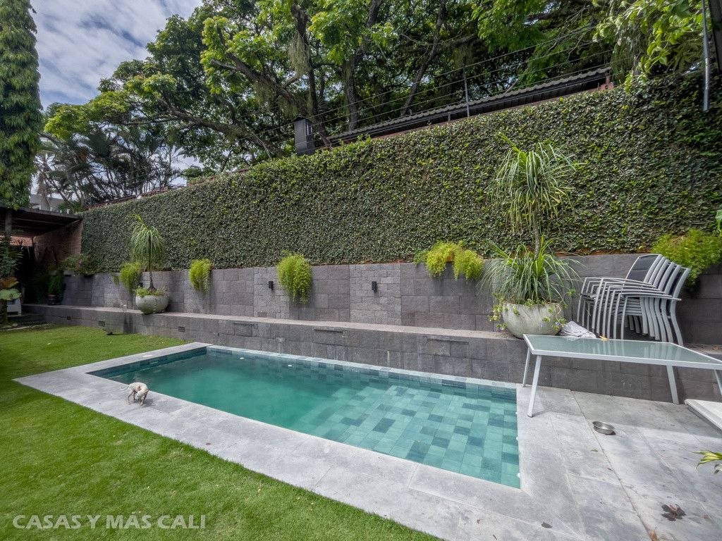 Casa en venta Valle Del Cauca Cali Urbanización Ciudad Jardín 237 m2 Habitaciones 3 Baños 4 Garajes 2 Precio $1650000000