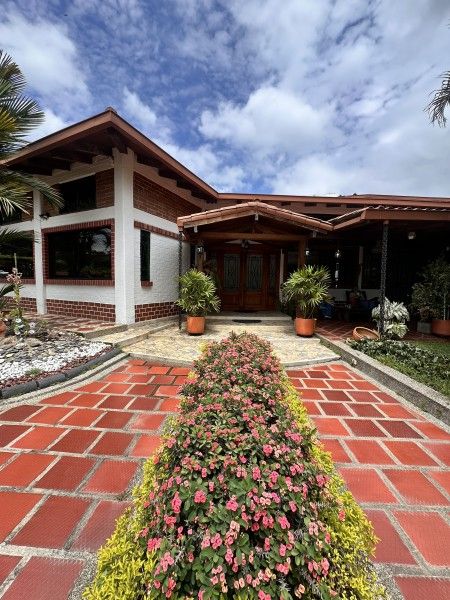 Casa en venta Valle Del Cauca Jamundí Cn Valle Verde 600 m2 Habitaciones 7 Baños 7 Garajes 6 Precio $3000000000