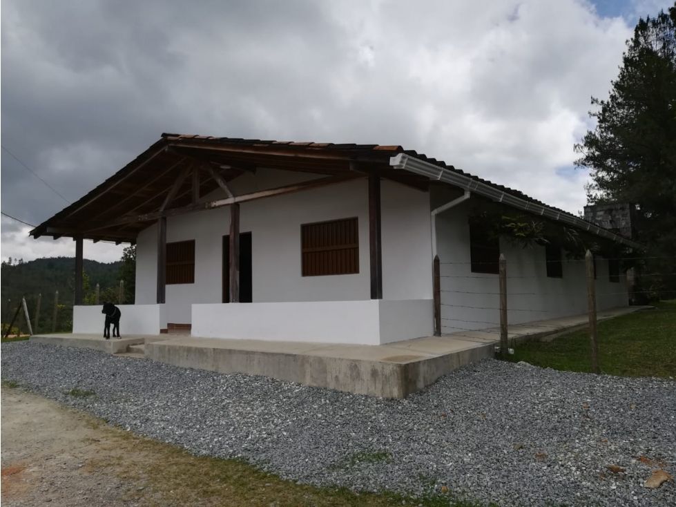 Finca en venta Antioquia El Retiro El Retiro 200 m2 Habitaciones 3 Baños 1 Garajes 0 Precio $1300000000