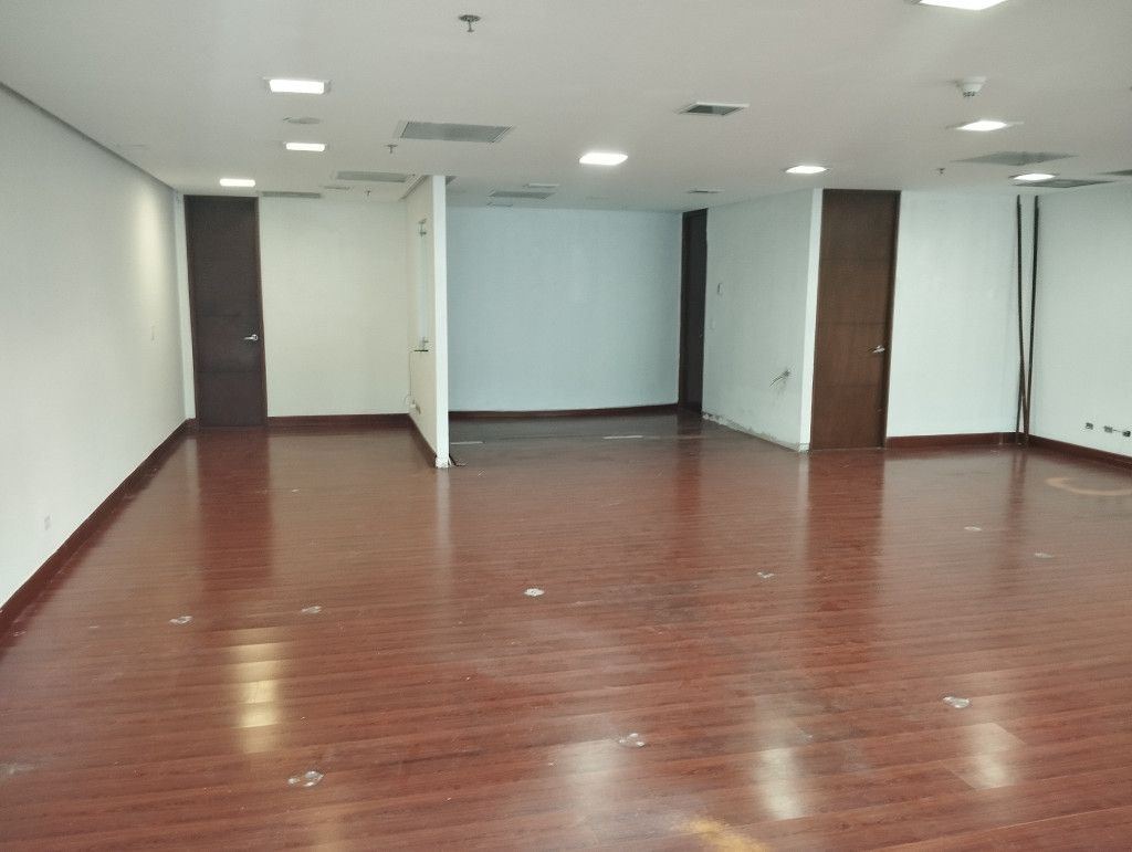 Local en venta Cundinamarca Bogotá Santa Barbara Occidental 137 m2 Habitaciones 0 Baños 1 Garajes 1 Precio $2900000000