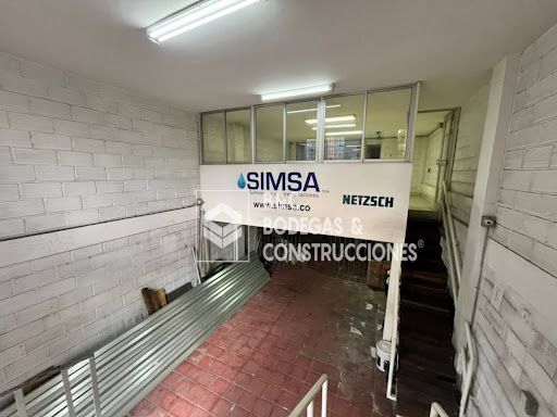 Bodega en arriendo Antioquia Medellín San Benito 310 m2 Habitaciones 0 Baños 2 Garajes 0 Precio $7000000