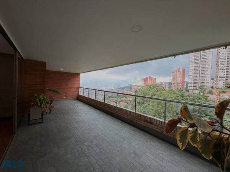 Apartamento en venta Antioquia Medellín El Tesoro 243 m2 Habitaciones 3 Baños 3 Garajes 3 Precio $2350000000