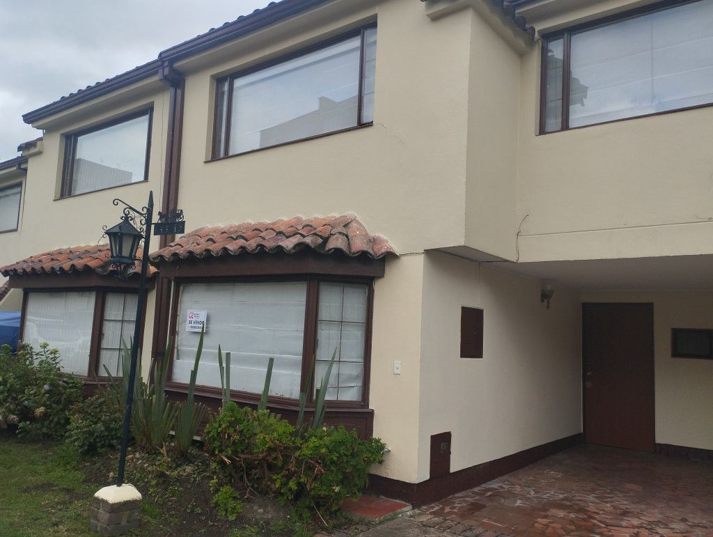 Casa en venta Cundinamarca Bogotá Cedro Narvaez 134 m2 Habitaciones 3 Baños 4 Garajes 2 Precio $849000000