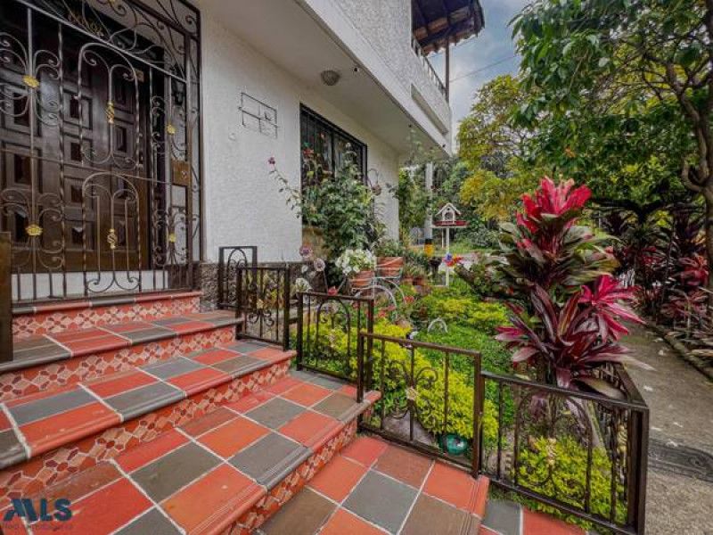 Casa en venta Antioquia Medellín Miravalle 279 m2 Habitaciones 4 Baños 2 Garajes 1 Precio $1200000000
