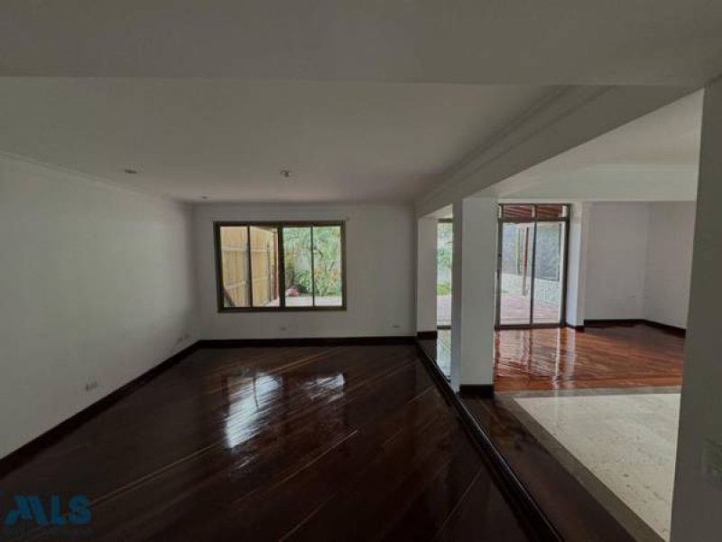 Casa en venta Antioquia Medellín Asomadera No2 370 m2 Habitaciones 4 Baños 5 Garajes 2 Precio $1700000000