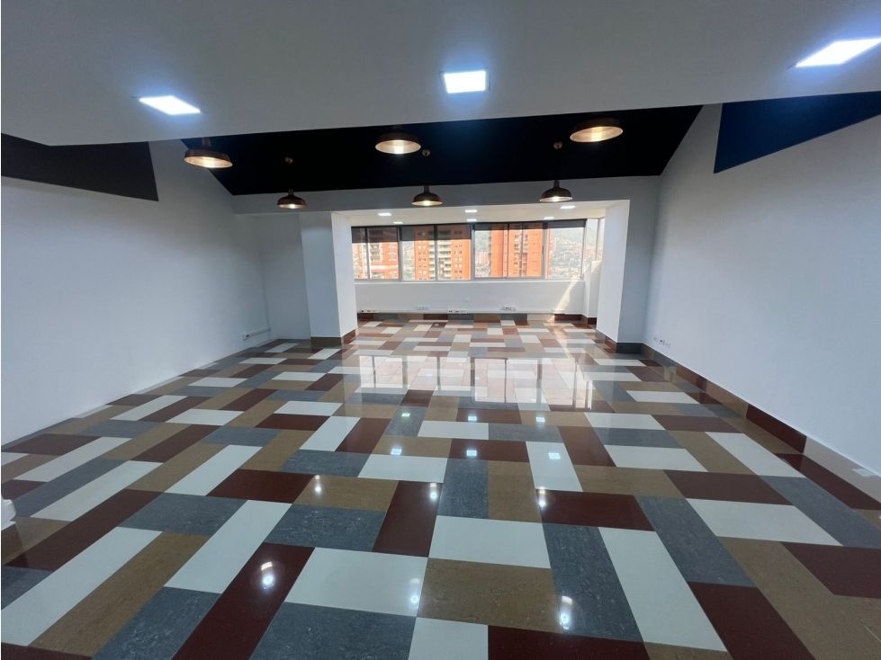Oficina en arriendo Antioquia Medellín El Diamante No2 108 m2 Habitaciones 0 Baños 2 Garajes 0 Precio $12500000