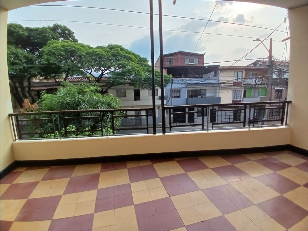 Casa en arriendo Antioquia Medellín Enciso 120 m2 Habitaciones 5 Baños 2 Garajes 0 Precio $2800000