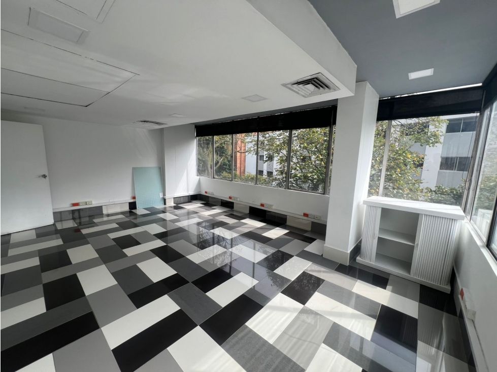 Oficina en arriendo Antioquia Medellín El Diamante No2 123 m2 Habitaciones 0 Baños 2 Garajes 0 Precio $12700000