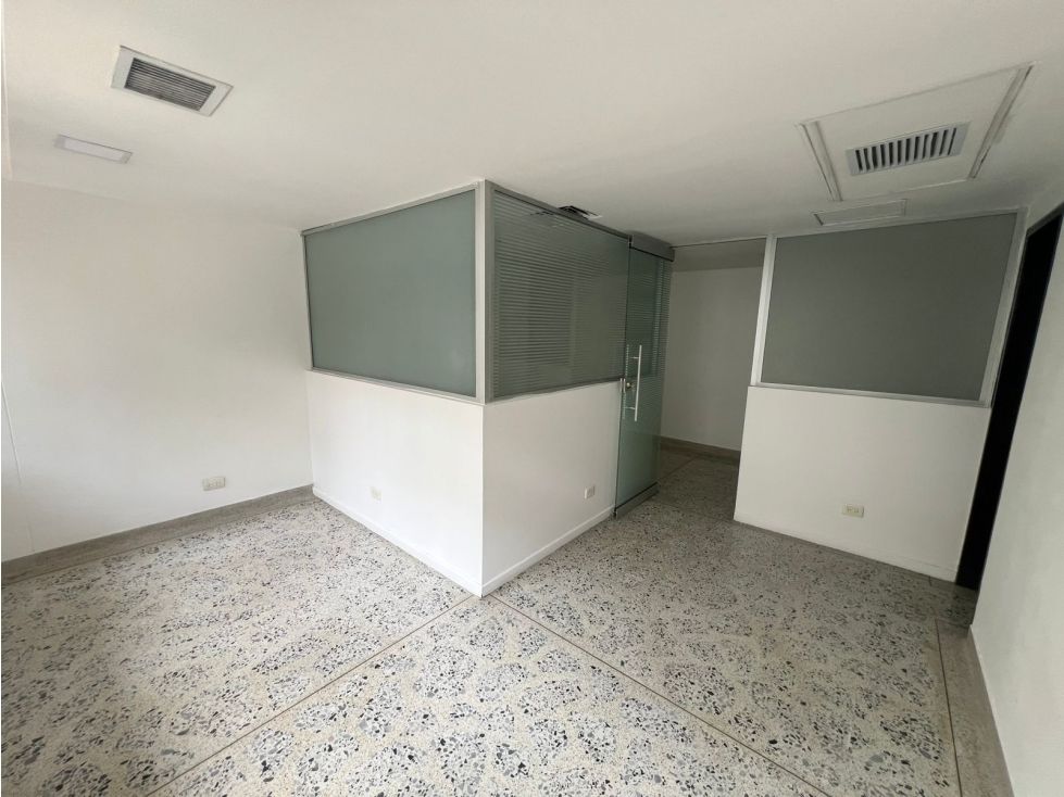 Oficina en arriendo Antioquia Medellín El Diamante No2 30 m2 Habitaciones 0 Baños 1 Garajes 0 Precio $3800000