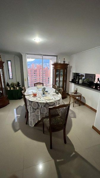 Apartamento en venta Antioquia Medellín Bolivariana 230 m2 Habitaciones 4 Baños 5 Garajes 2 Precio $1800000000