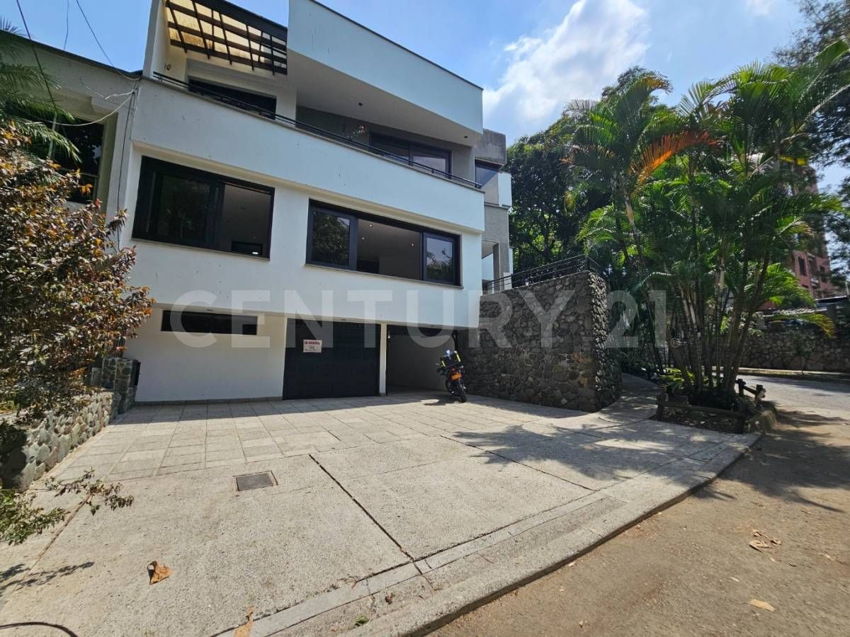 Casa en arriendo Valle Del Cauca Cali Santa Rita 680 m2 Habitaciones 4 Baños 4 Garajes 5 Precio $13000000