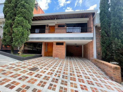 Casa en venta Antioquia Sabaneta Sabaneta 260 m2 Habitaciones 5 Baños 5 Garajes 2 Precio $1600000000