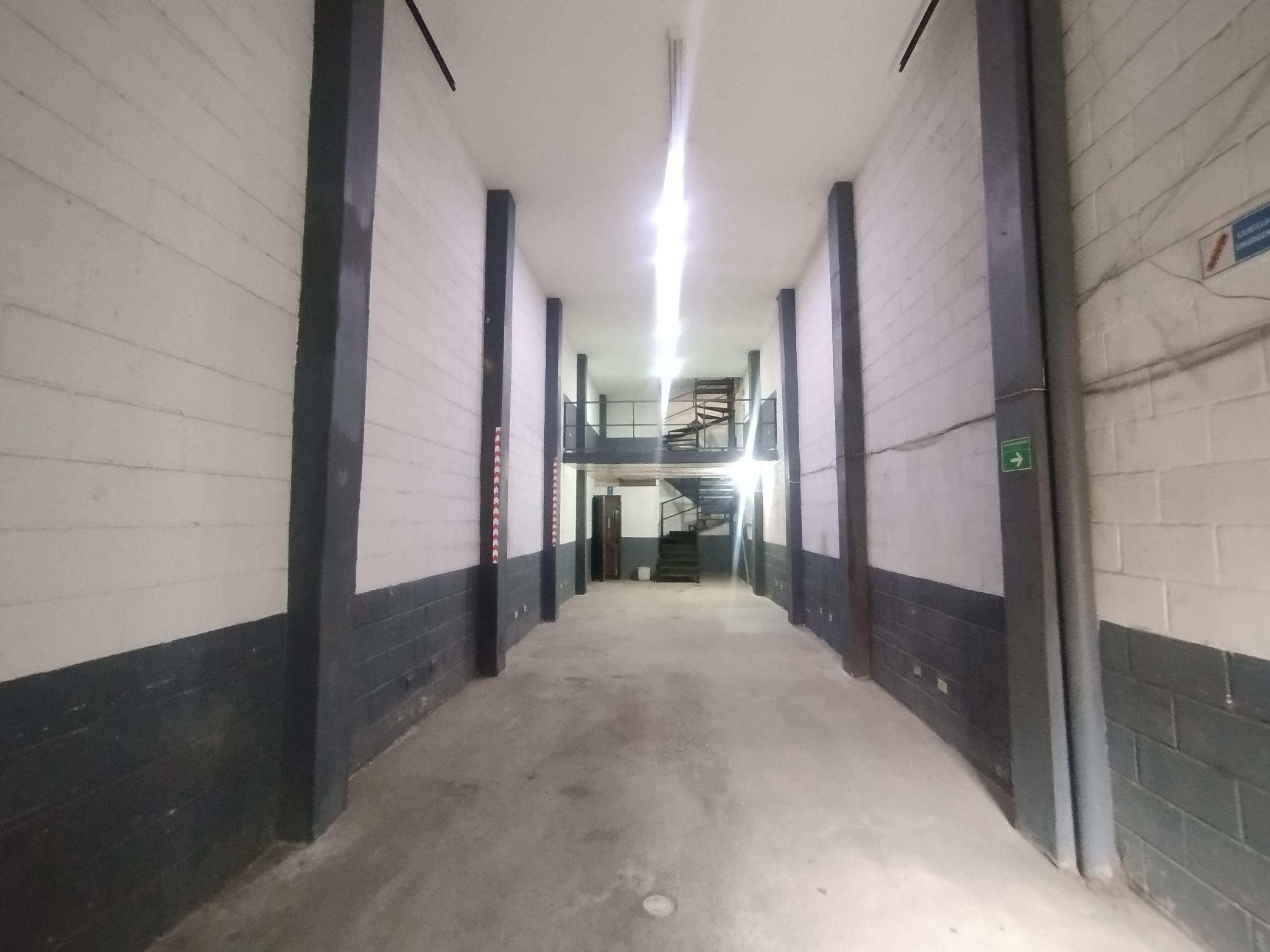 Bodega en arriendo Antioquia Medellín La Candelaria 200 m2 Habitaciones 0 Baños 2 Garajes 1 Precio $7000000