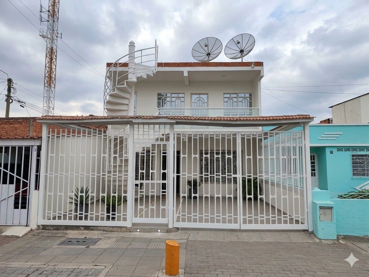 Casa en venta Valle Del Cauca Cali Siete De Agosto 0 m2 Habitaciones 8 Baños 4 Garajes 2 Precio $680000000