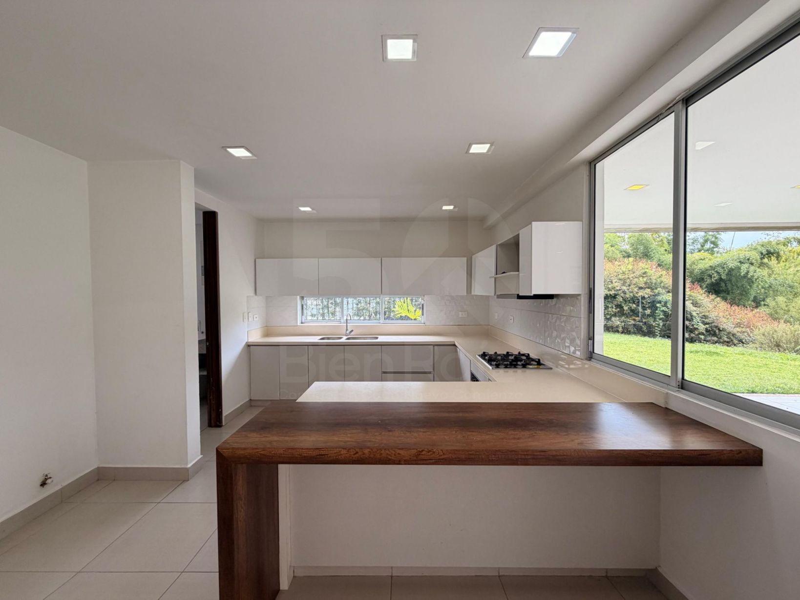 Casa en arriendo o venta Risaralda Pereira Pereira 283 m2 Habitaciones 3 Baños 4 Garajes 2 Precio venta $1350000000 Precio arriendo $6500000