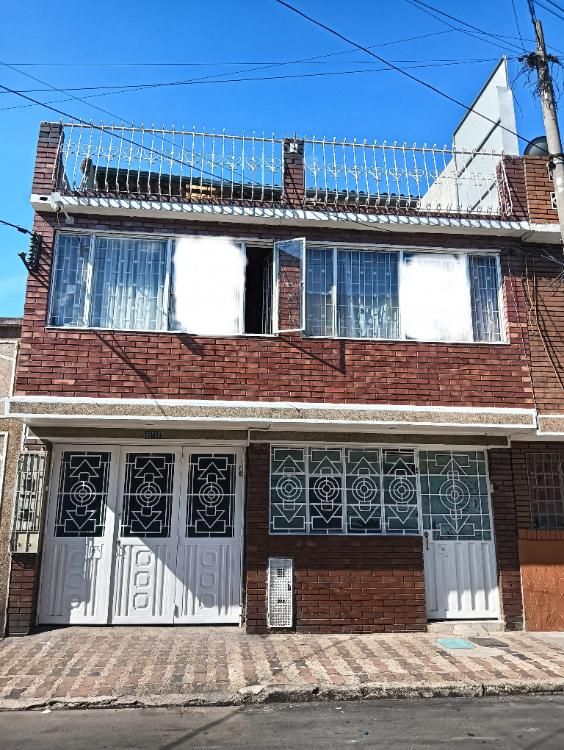 Casa en venta Cundinamarca Bogotá Bellavista Occidental 257 m2 Habitaciones 6 Baños 6 Garajes 1 Precio $680000000