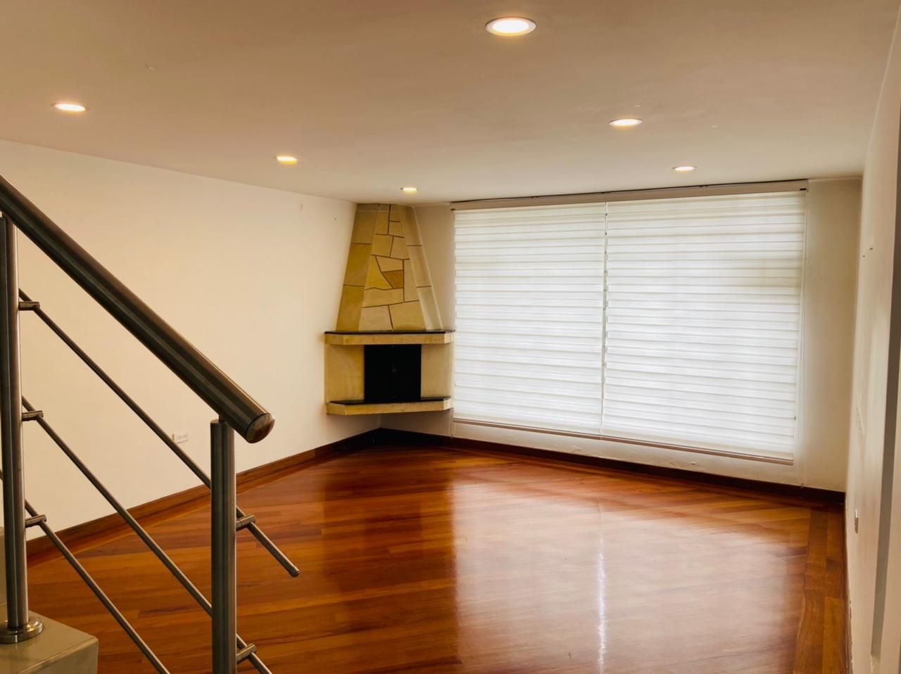 Casa en venta Cundinamarca Bogotá El Batan 300 m2 Habitaciones 4 Baños 3 Garajes 4 Precio $1350000000