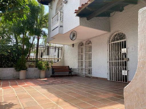 Casa en arriendo o venta Atlántico Barranquilla El Poblado 500 m2 Habitaciones 8 Baños 2 Garajes 2 Precio venta $1300000000 Precio arriendo $9000000