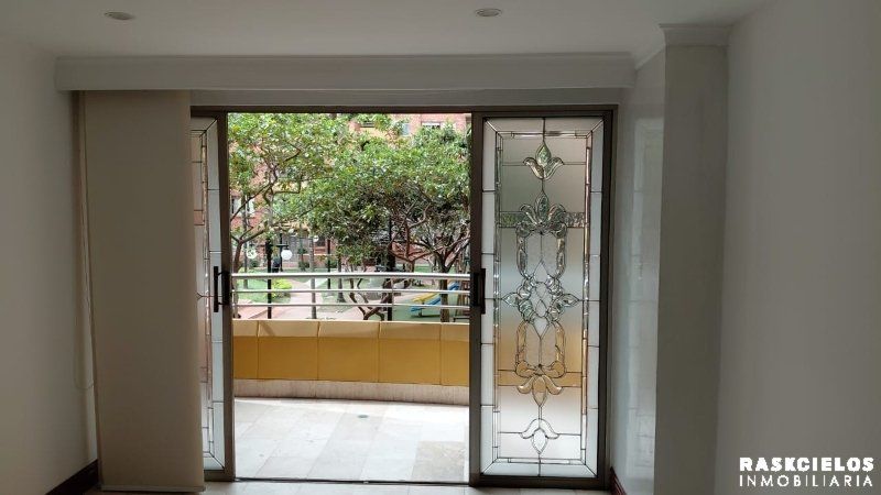 Apartamento en arriendo Antioquia Medellín Urbanizacion Los Laureles 115 m2 Habitaciones 3 Baños 2 Garajes 2 Precio $5700000