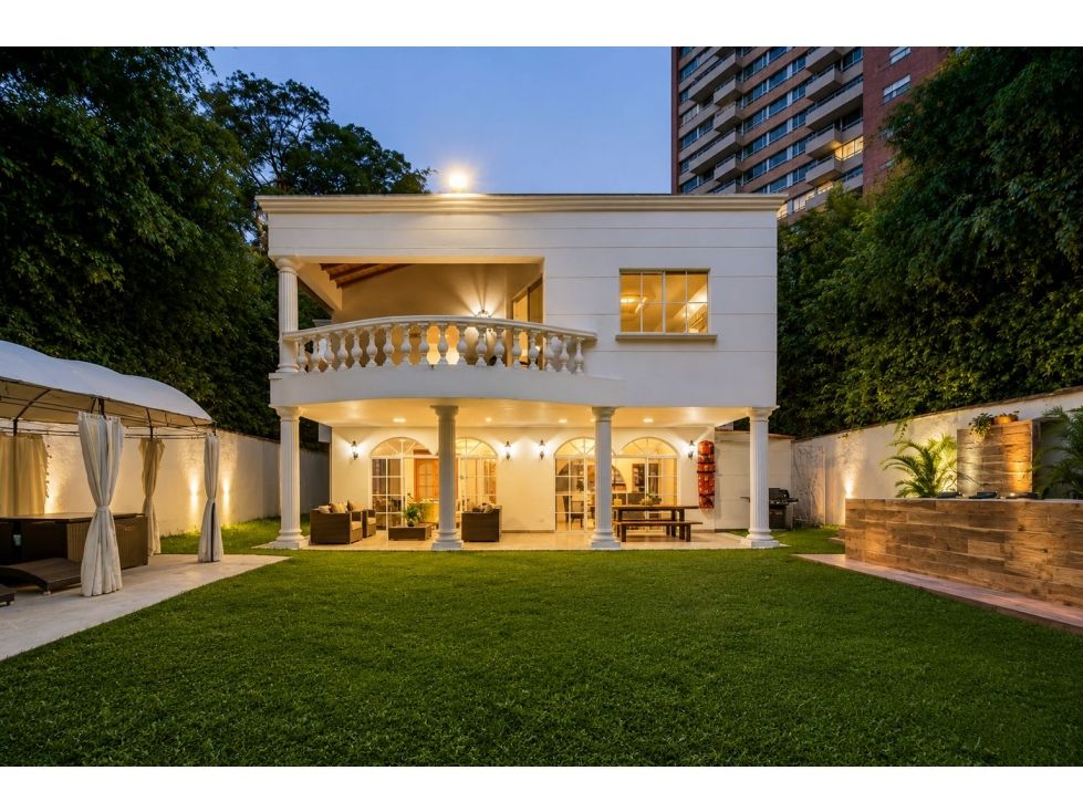 Casa en arriendo o venta Antioquia Medellín El Tesoro 450 m2 Habitaciones 5 Baños 8 Garajes 6 Precio venta $5000000000 Precio arriendo $38000000