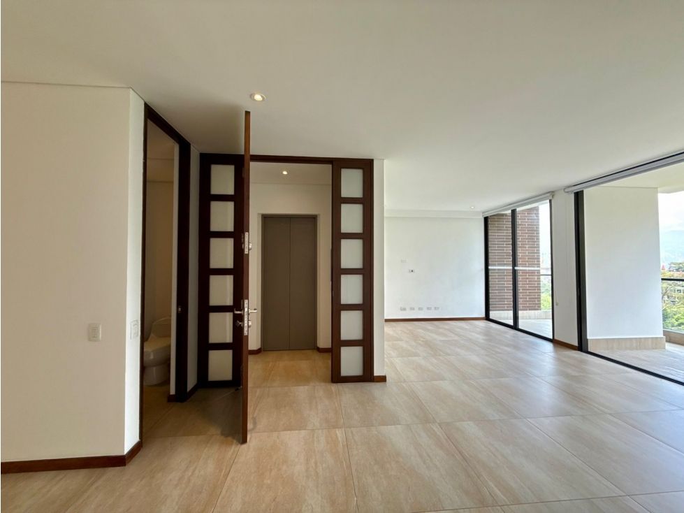 Apartamento en arriendo Antioquia Medellín Castropol 280 m2 Habitaciones 4 Baños 4 Garajes 2 Precio $17000000