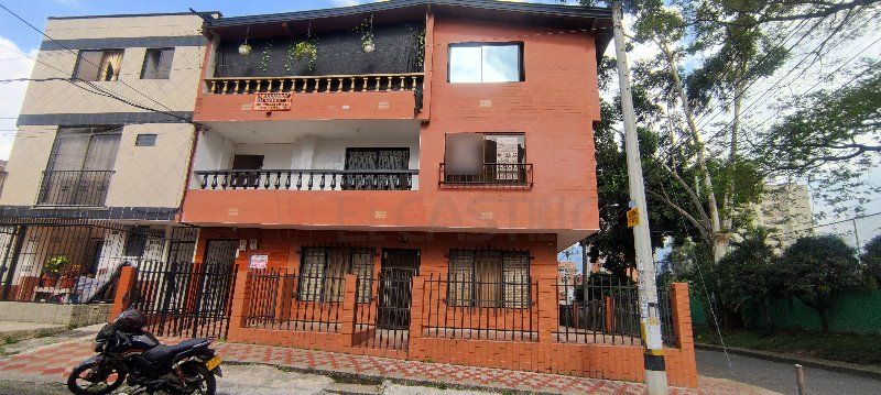 Casa en arriendo Antioquia Medellín Los Alpes 120 m2 Habitaciones 4 Baños 2 Garajes 0 Precio $3180000