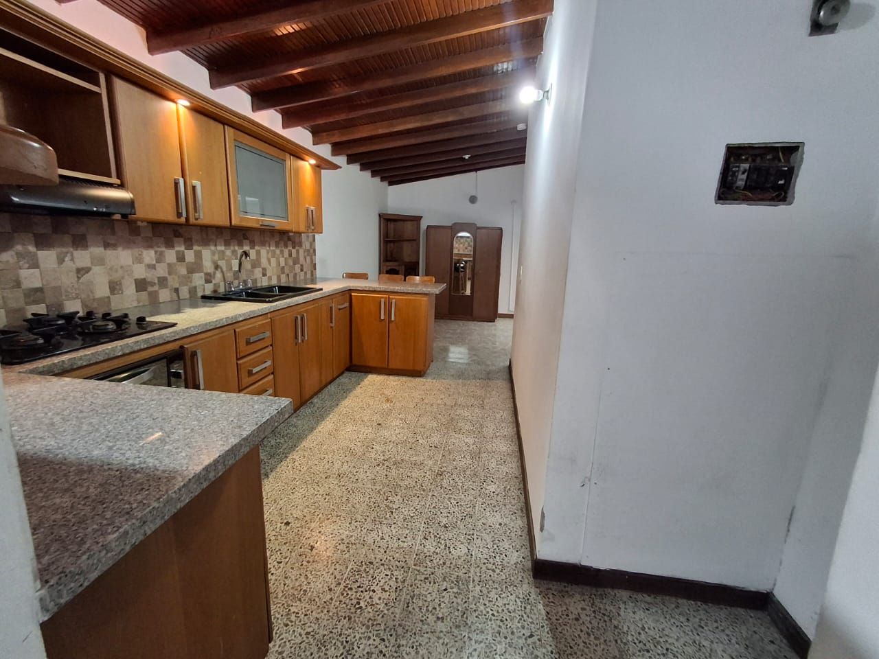 Casa en arriendo o venta Antioquia Medellín Lorena 200 m2 Habitaciones 5 Baños 5 Garajes 1 Precio venta $1350000000 Precio arriendo $7000000