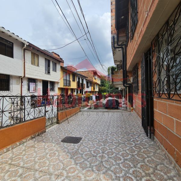 Casa en venta Antioquia Itagüí Samaria Robles Del Sur 80 m2 Habitaciones 3 Baños 2 Garajes 0 Precio $345000000