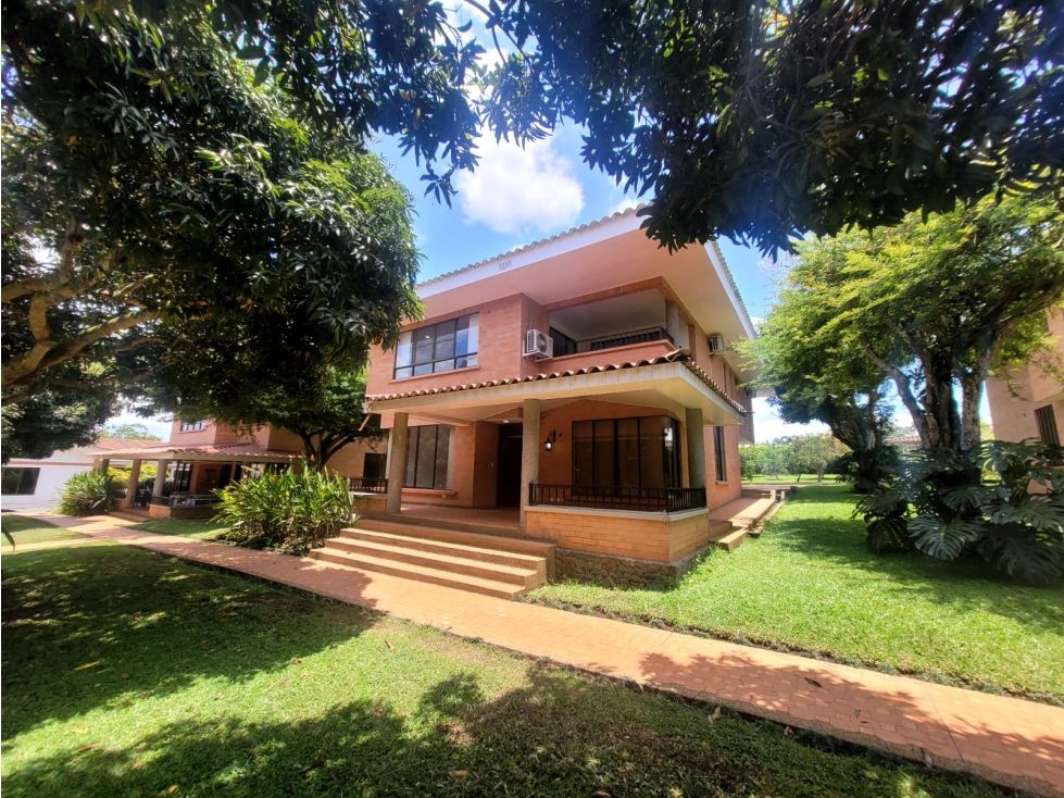 Casa en arriendo Risaralda Pereira Pereira 444 m2 Habitaciones 3 Baños 4 Garajes 4 Precio $6500000