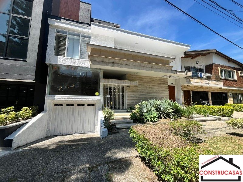 Casa en arriendo o venta Antioquia Medellín El Nogal- Los Almendros 470 m2 Habitaciones 3 Baños 3 Garajes 1 Precio venta $2500000000 Precio arriendo $8000000