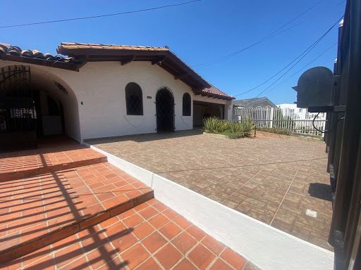 Casa en arriendo o venta Atlántico Barranquilla La Campiña 517 m2 Habitaciones 5 Baños 4 Garajes 1 Precio venta $1000000000 Precio arriendo $5000000
