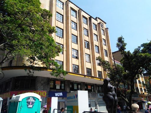 Oficina en arriendo Antioquia Medellín La Candelaria 380 m2 Habitaciones 0 Baños 2 Garajes 0 Precio $10000000