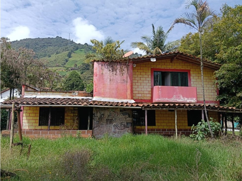 Lote en venta Antioquia Medellín Medellín 150 m2 Habitaciones 0 Baños 3 Garajes 5 Precio $700000000