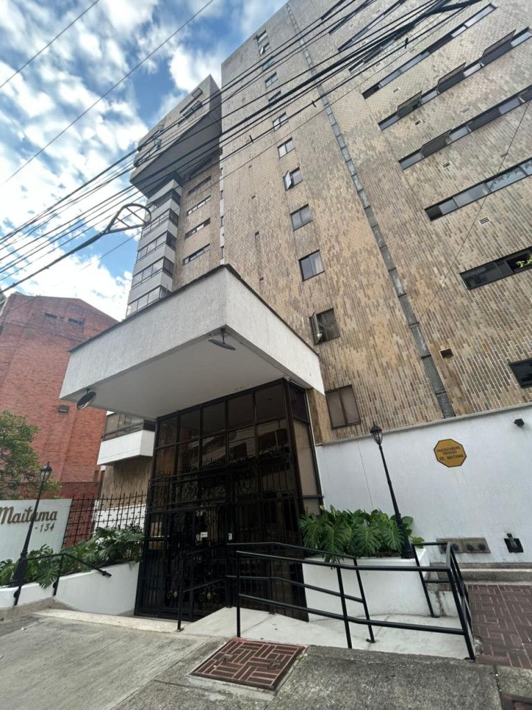 Apartamento en venta Valle Del Cauca Cali Arboledas 251 m2 Habitaciones 4 Baños 2 Garajes 2 Precio $1200000000