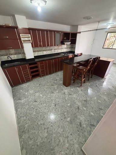 Apartamento en arriendo Antioquia Medellín Los Alcazares 75 m2 Habitaciones 4 Baños 2 Garajes 0 Precio $2500000