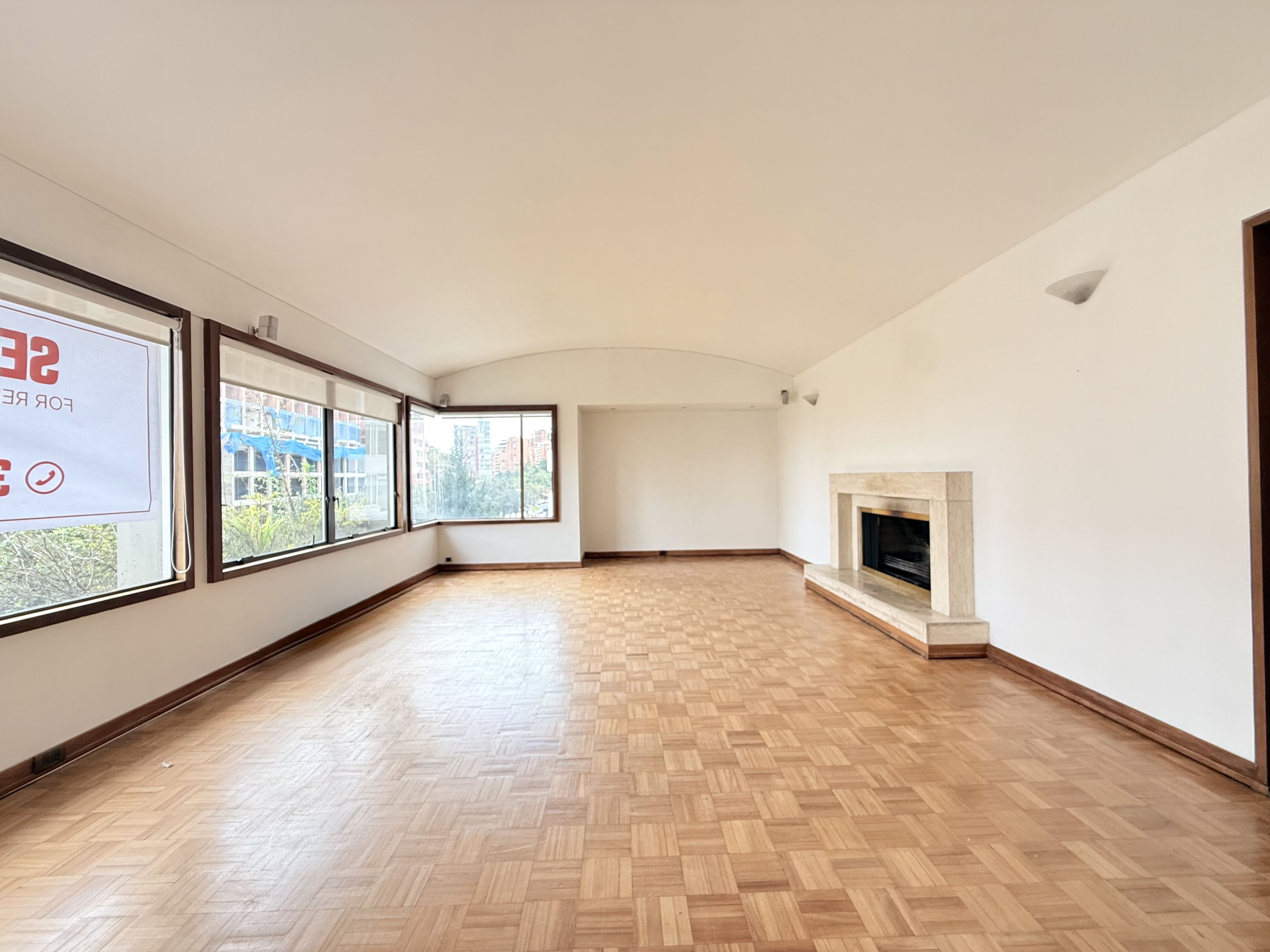 Apartamento en arriendo Cundinamarca Bogotá Los Rosales 335 m2 Habitaciones 3 Baños 3 Garajes 3 Precio $14400000