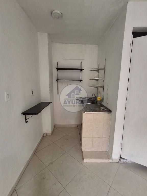 Local en arriendo Antioquia Envigado Los Naranjos 21 m2 Habitaciones 0 Baños 1 Garajes 0 Precio $1600000