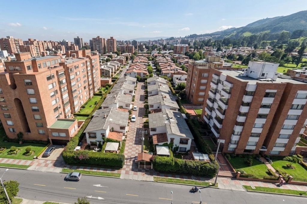 Casa en venta Cundinamarca Bogotá Las Acasias 159 m2 Habitaciones 4 Baños 4 Garajes 2 Precio $900000000