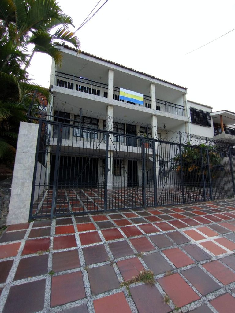 Apartamento en arriendo Valle Del Cauca Cali Santa Isabel 158 m2 Habitaciones 3 Baños 3 Garajes 1 Precio $2300000