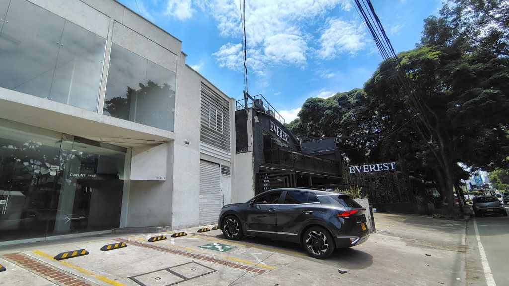 Local en arriendo Valle Del Cauca Cali Cañaveralejo - Seguros Patria 400 m2 Habitaciones 0 Baños 2 Garajes 0 Precio $4200000