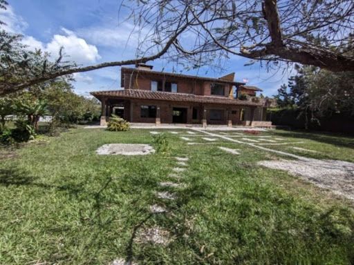 Finca en arriendo Antioquia El Carmen De Viboral El Carmen De Viboral 650 m2 Habitaciones 5 Baños 5 Garajes 1 Precio $11900000