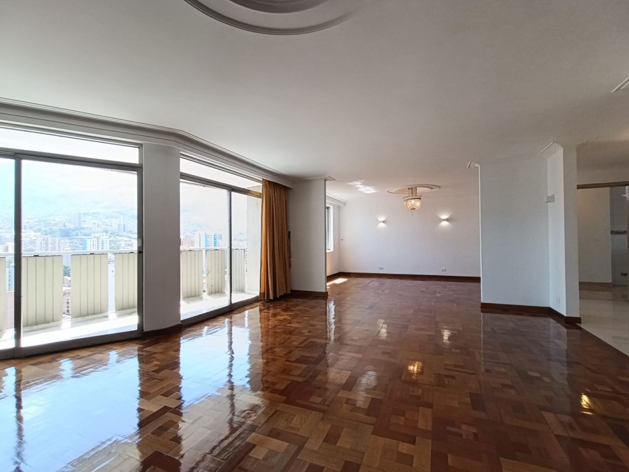 Apartamento en arriendo Antioquia Medellín Colon 290 m2 Habitaciones 5 Baños 5 Garajes 1 Precio $5000000