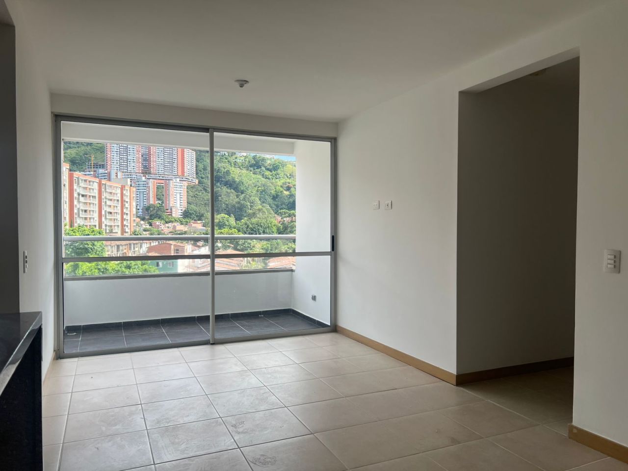 Apartamento en arriendo Antioquia Medellín La Paz 82 m2 Habitaciones 3 Baños 2 Garajes 1 Precio $3250000