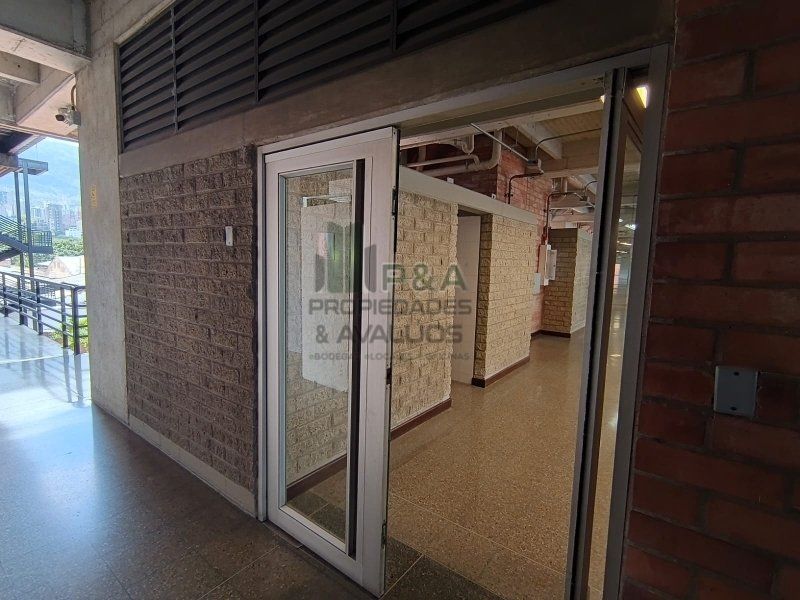 Local en arriendo Antioquia Medellín Cristo Rey 1940 m2 Habitaciones 0 Baños 20 Garajes 0 Precio $159400000