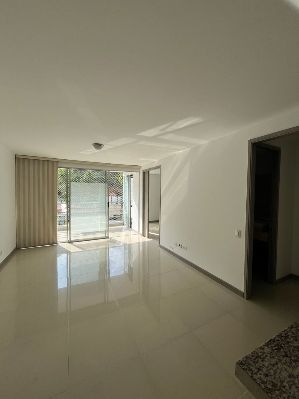 Apartamento en venta Valle Del Cauca Cali Tejares - Cristales 75 m2 Habitaciones 2 Baños 2 Garajes 1 Precio $420000000