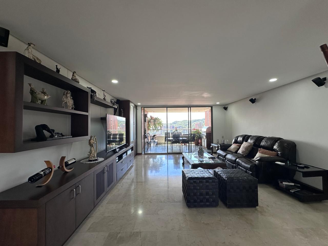 Apartamento en venta Antioquia Medellín El Tesoro 212 m2 Habitaciones 3 Baños 4 Garajes 2 Precio $2200000000
