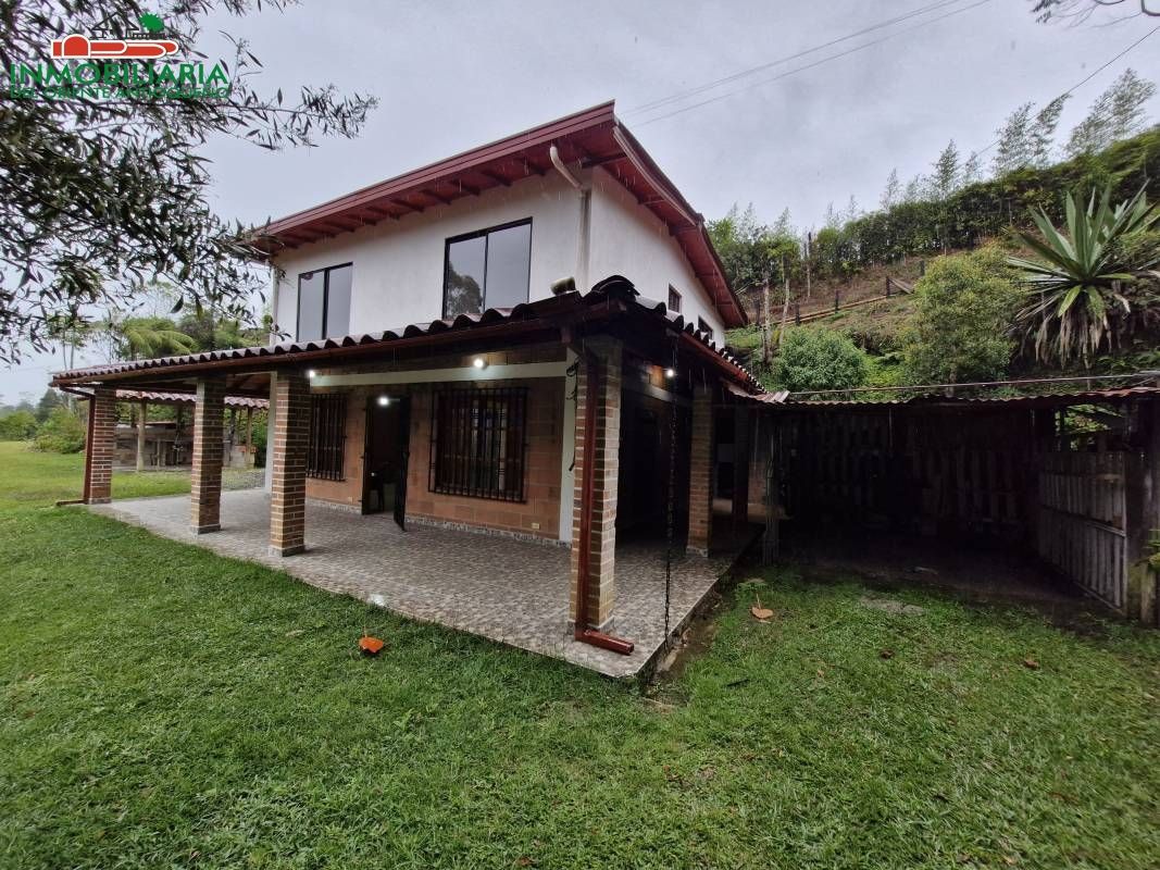 Finca en arriendo o venta Antioquia Guarne Guarne 2400 m2 Habitaciones 4 Baños 3 Garajes 1 Precio venta $760000000 Precio arriendo $3000000